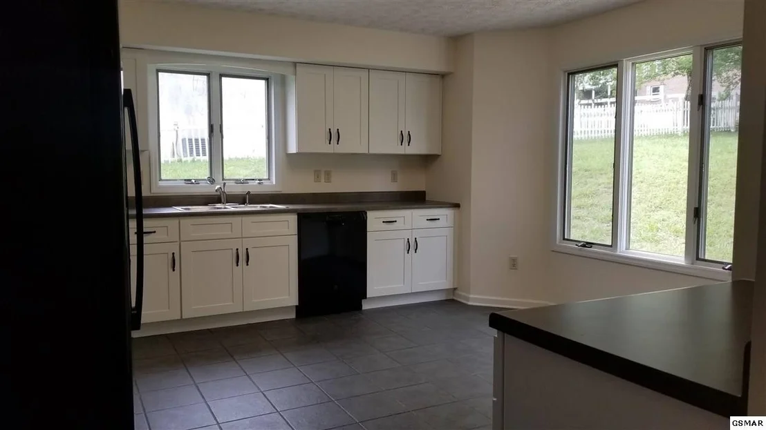 Photo of 619 Broadview Drive