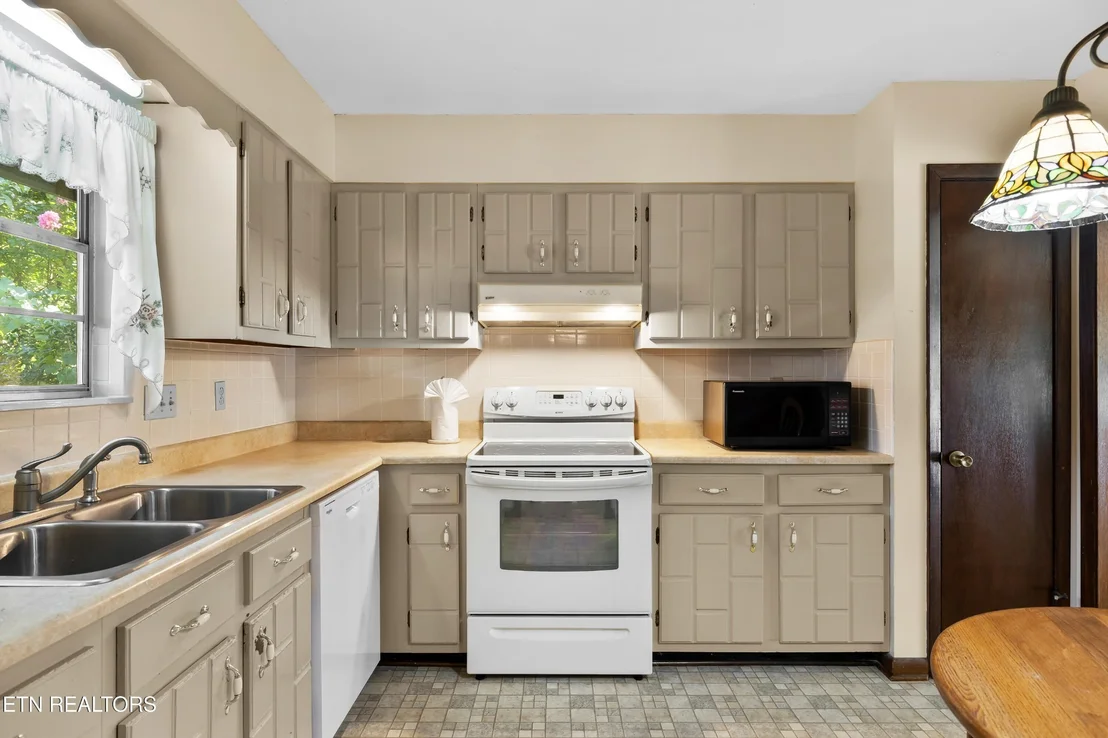 Photo of 936 Devon Circle