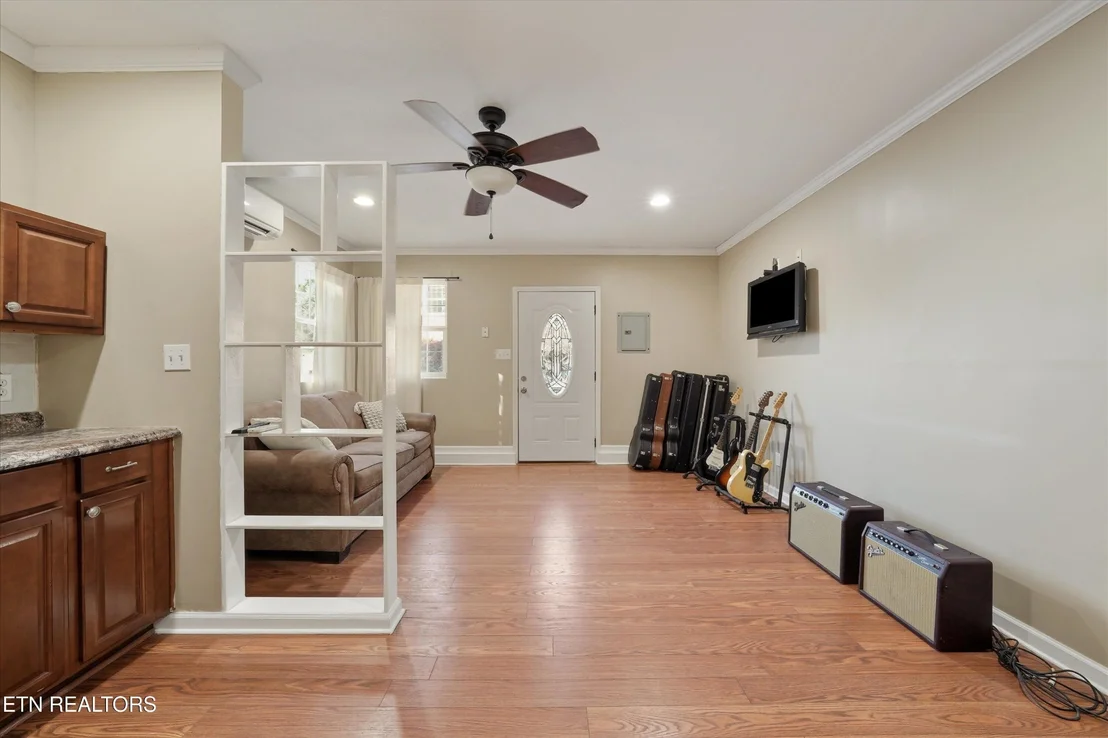Photo of 619 Emerald Ave