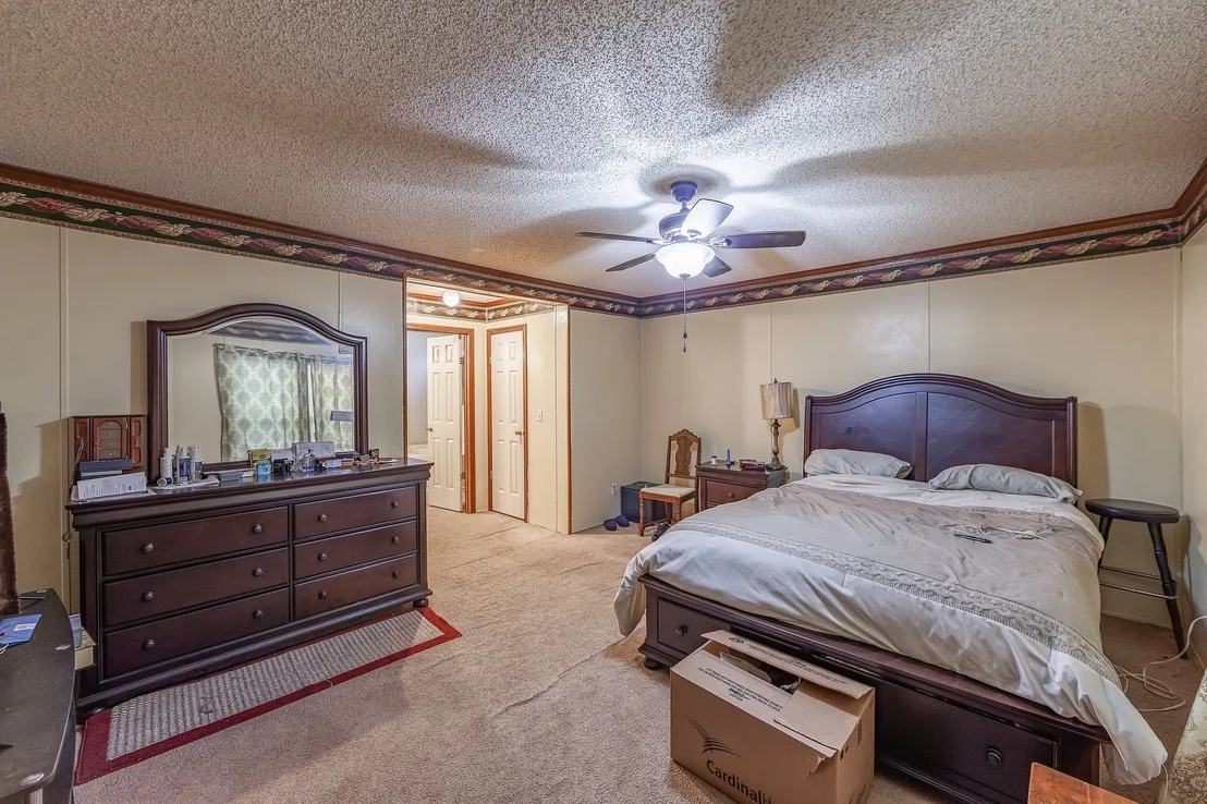 Photo of 182 Lakeshore Dr