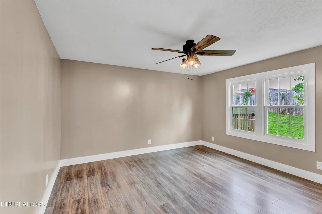 Photo of 102 2nd St