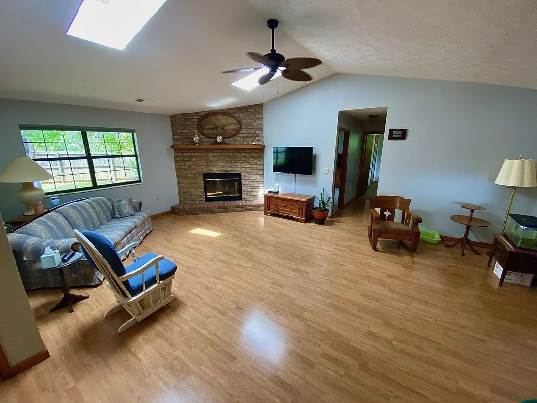 Photo of 547 Emerald Ave