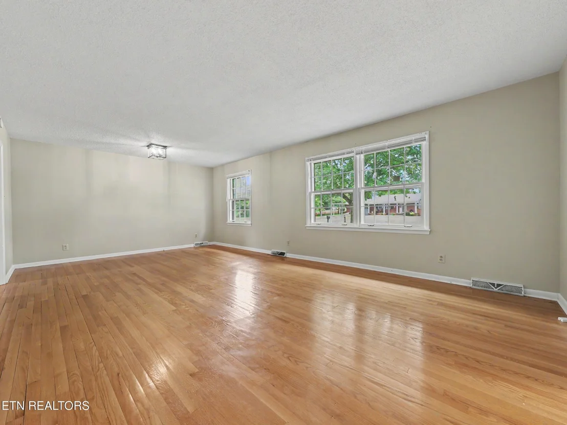 Photo of 7624 Berkshire Blvd