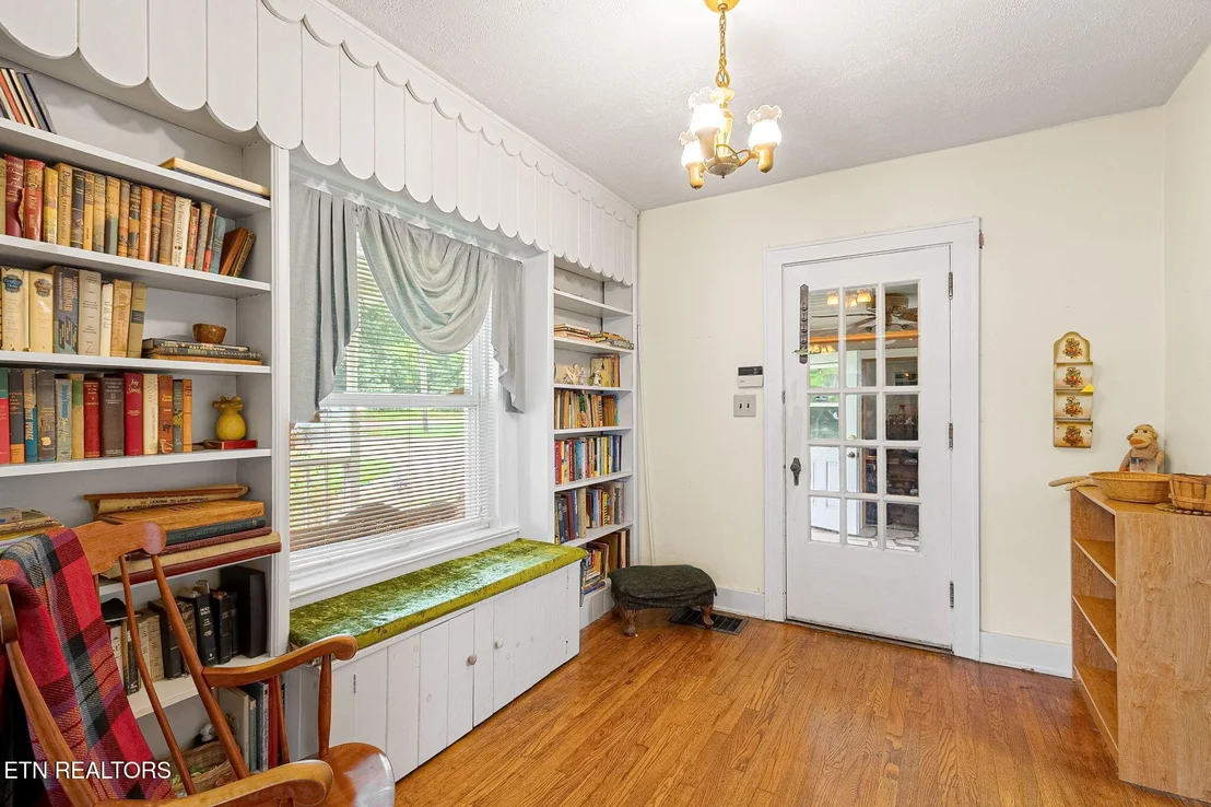Photo of 679 N Wright Rd