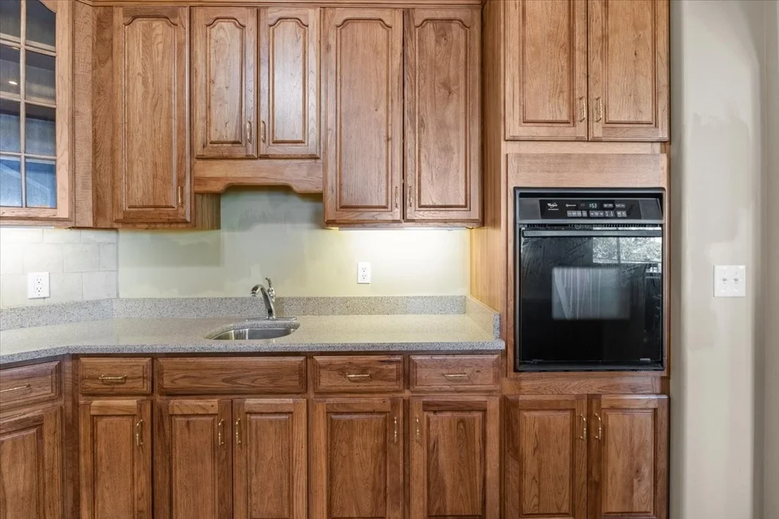 Photo of 867 River Oaks Dr