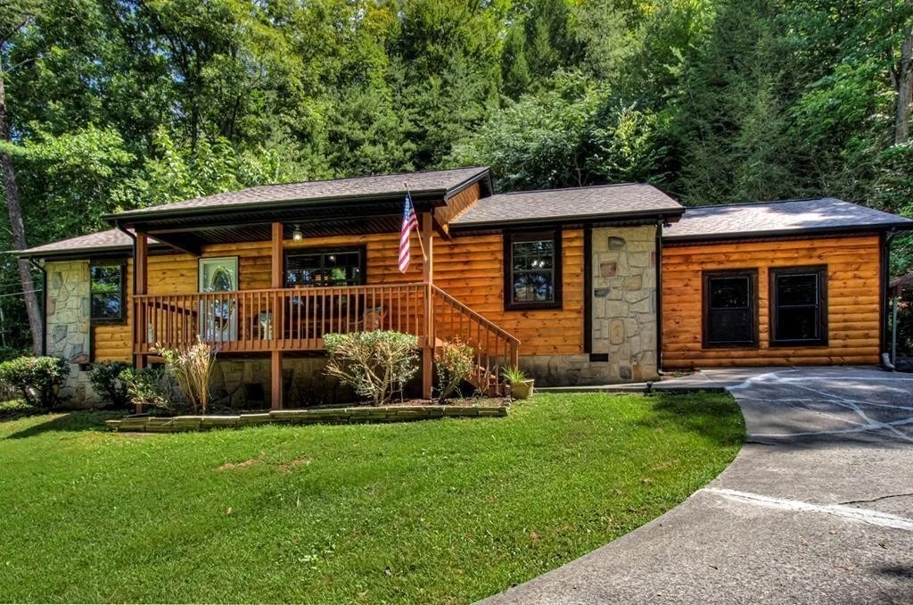 Photo of Unit DOLLYSWOOD at 3764 DOLLYS Drive