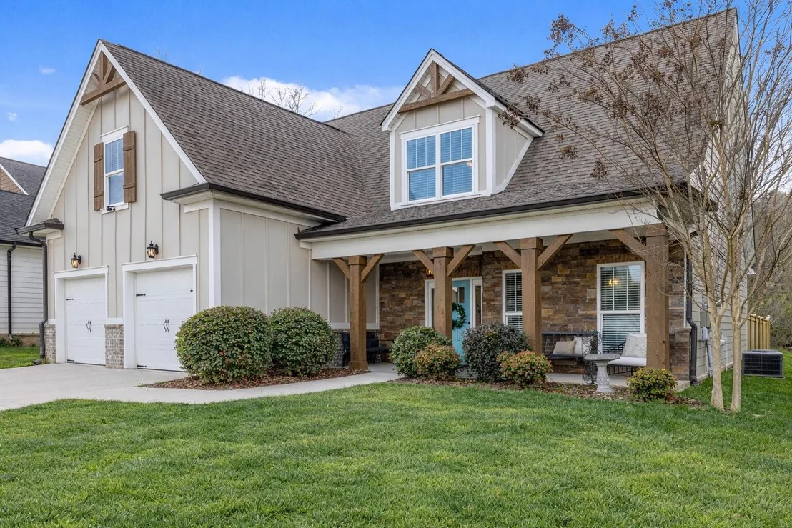 Photo of 595 Deer Valley Dr