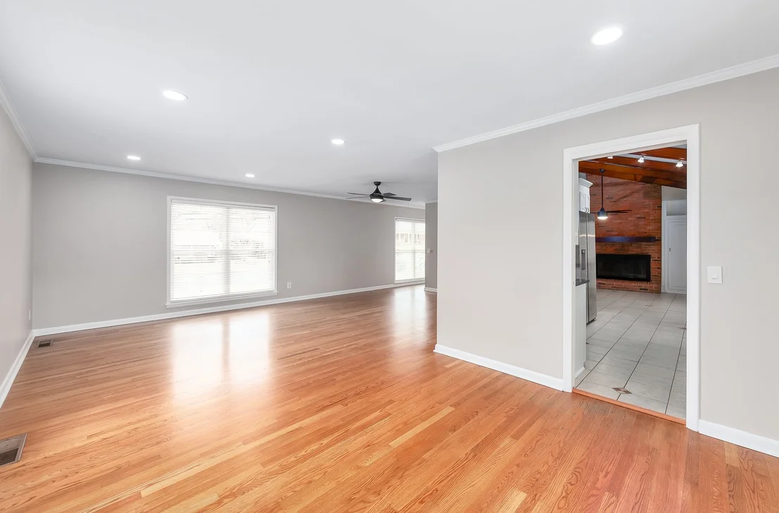 Photo of 596 Russell Rd