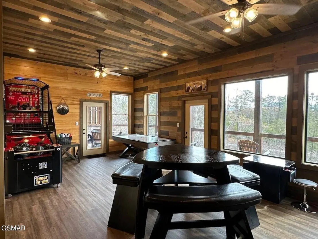 Photo of 2129 Ross Way