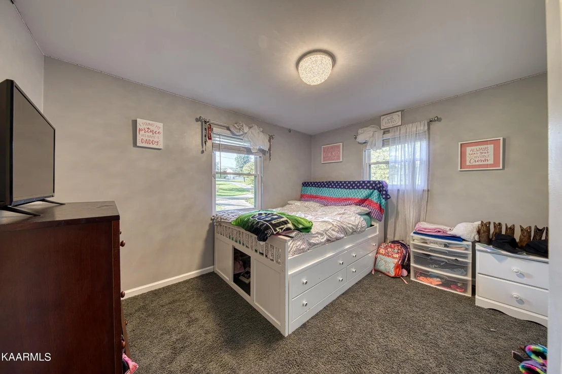 Photo of 215 Brooks Rd