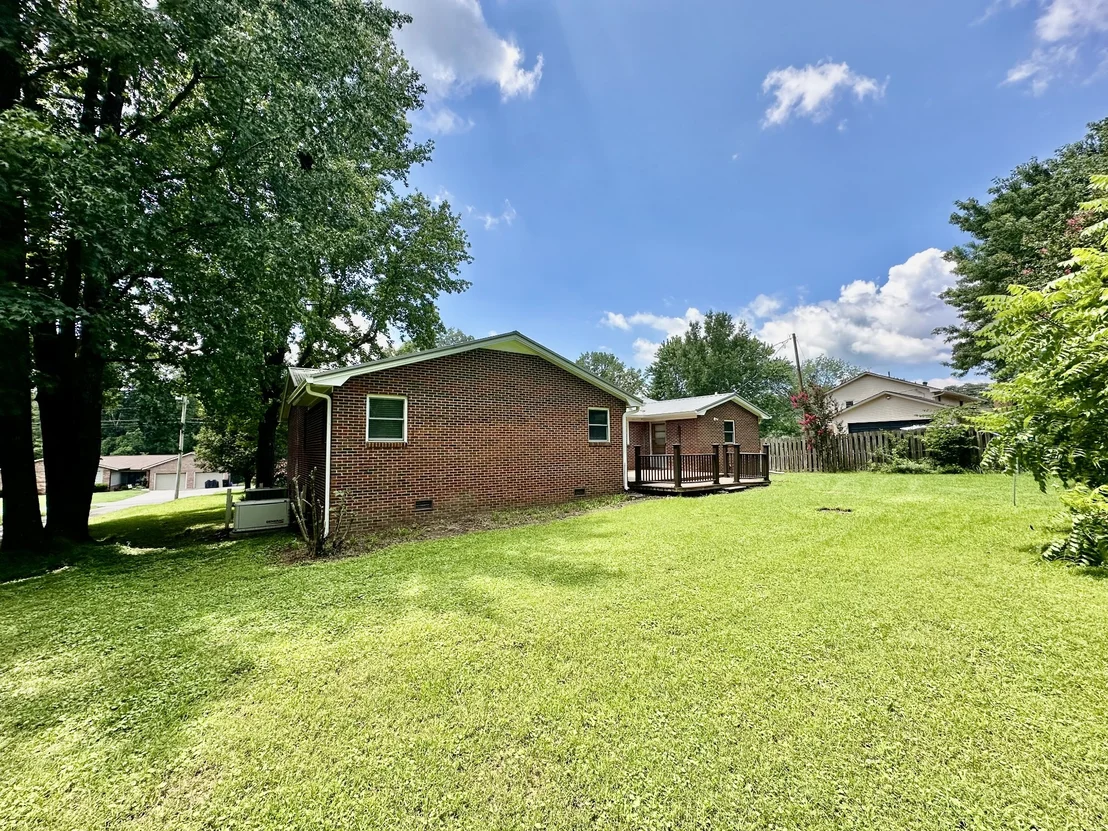 Photo of 52 Nottingham Ln