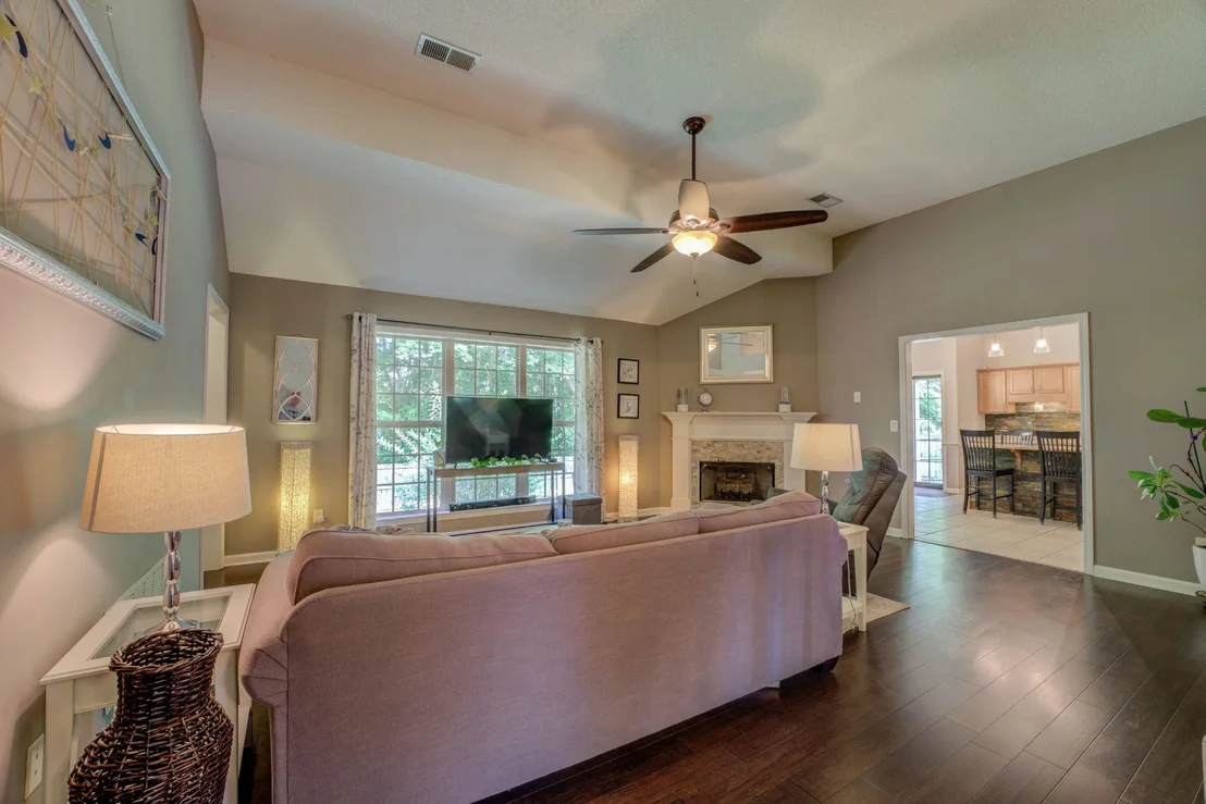 Photo of 384 STEADMAN LN