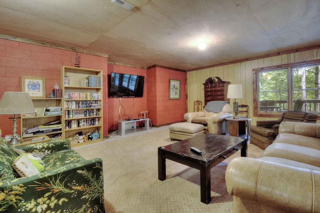 Photo of 121 Greystone Way