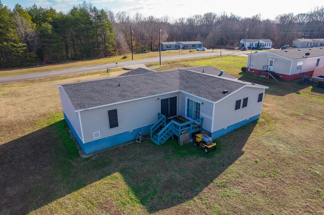 Photo of 182 Lakeshore Dr