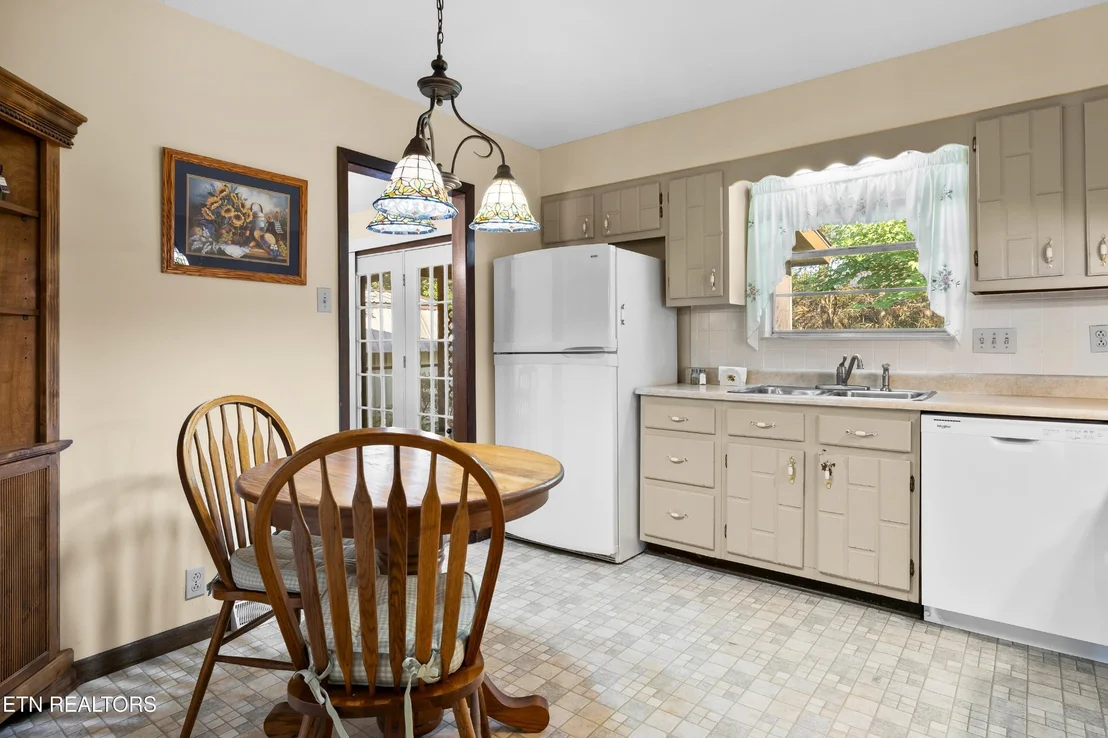 Photo of 936 Devon Circle