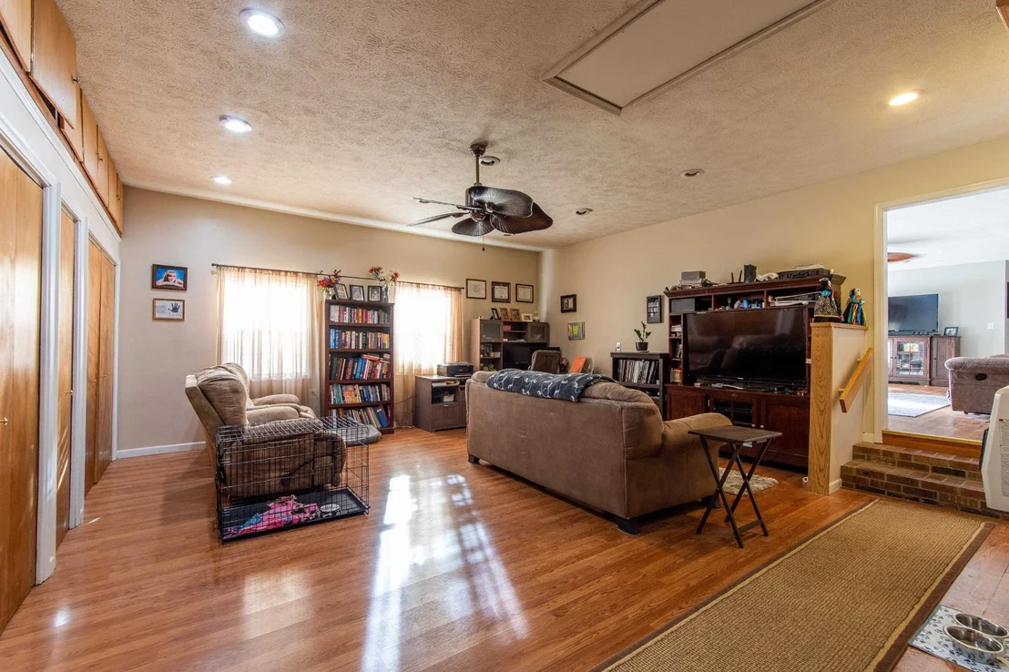 Photo of 205 RIDGE RD