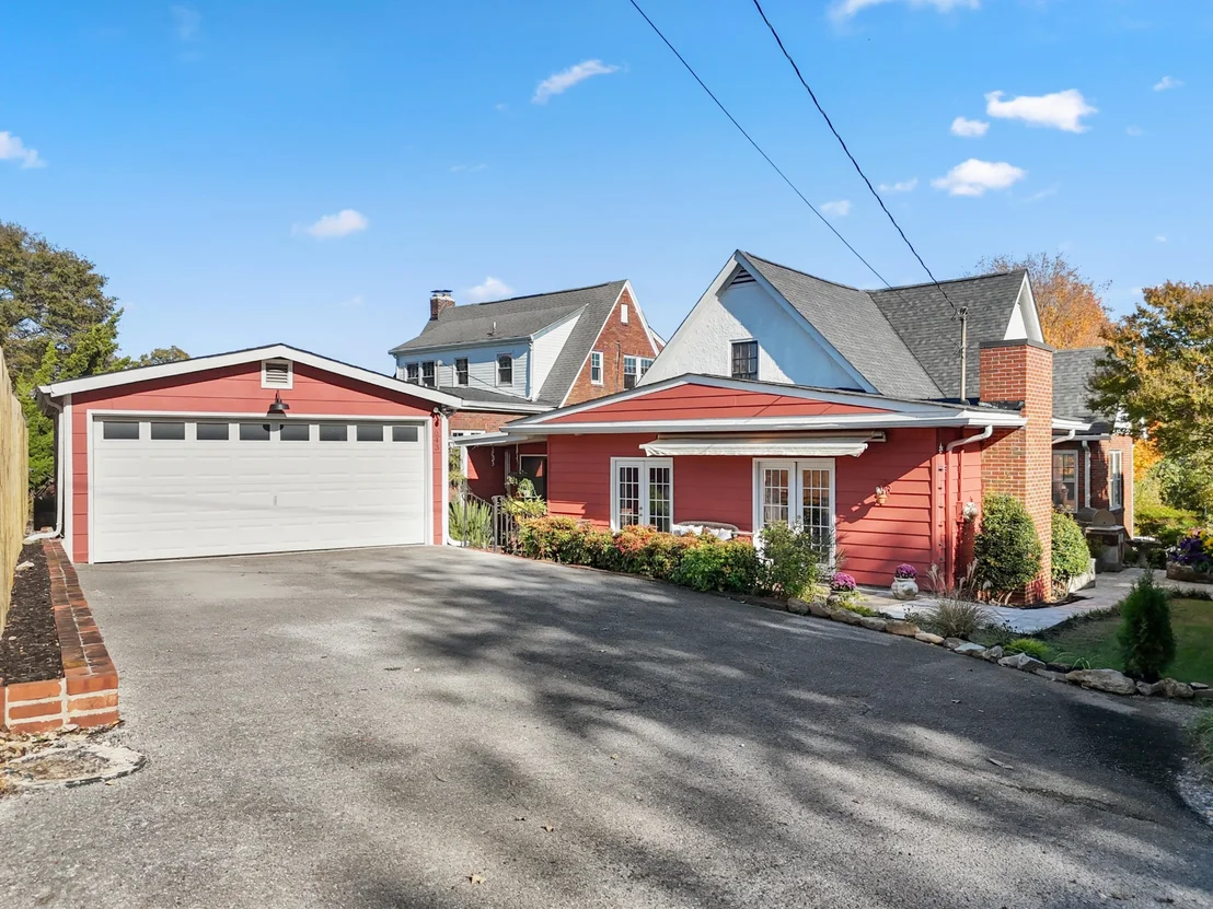 Photo of 643 E Crest Road