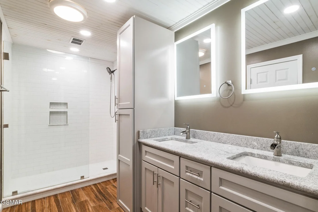 Photo of 2115 Bradley Lane
