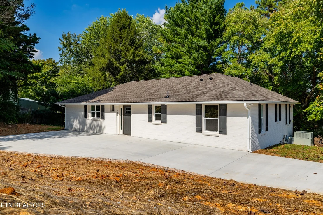 Photo of 700 Lakeview Drive