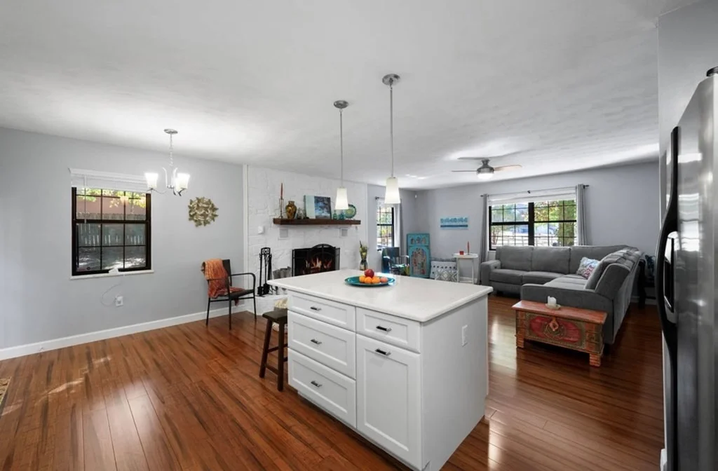 Photo of 3719 Thayer Lane