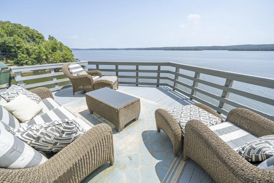 Photo of 199 LAKESHORE LN