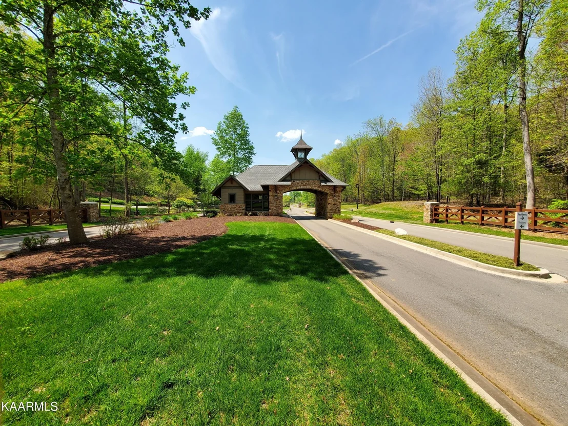 Photo of 866 Azalea Lane