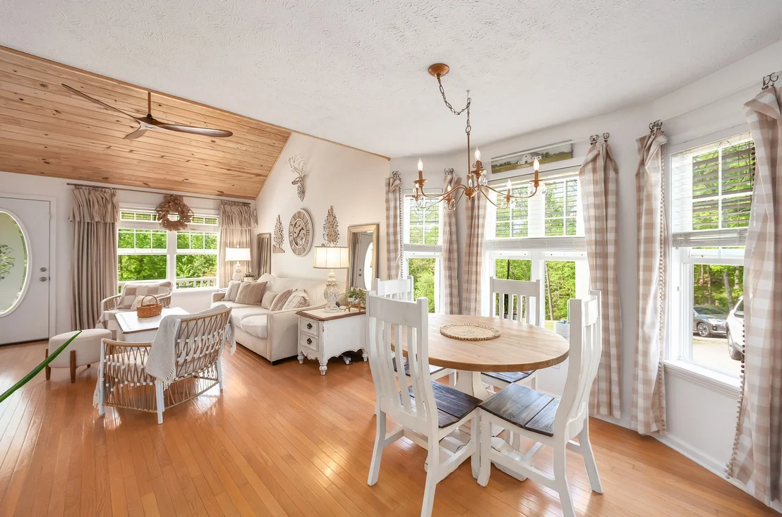 Photo of 455 Madison Cir