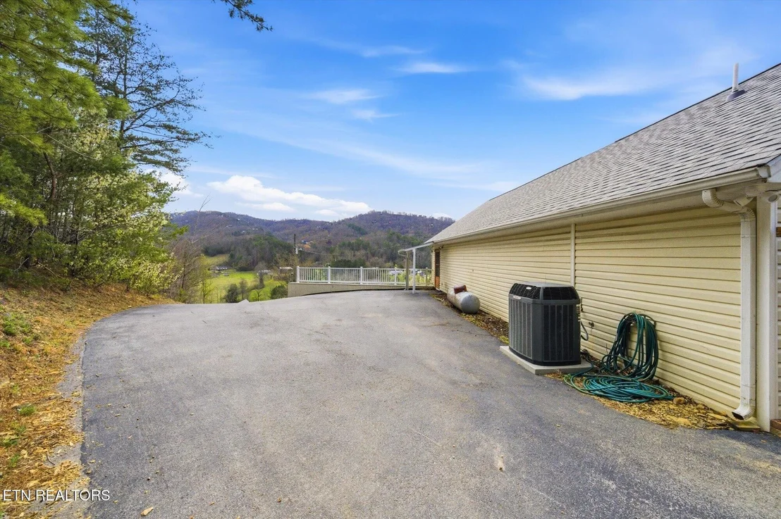 Photo of 1502 Valley Cove Way