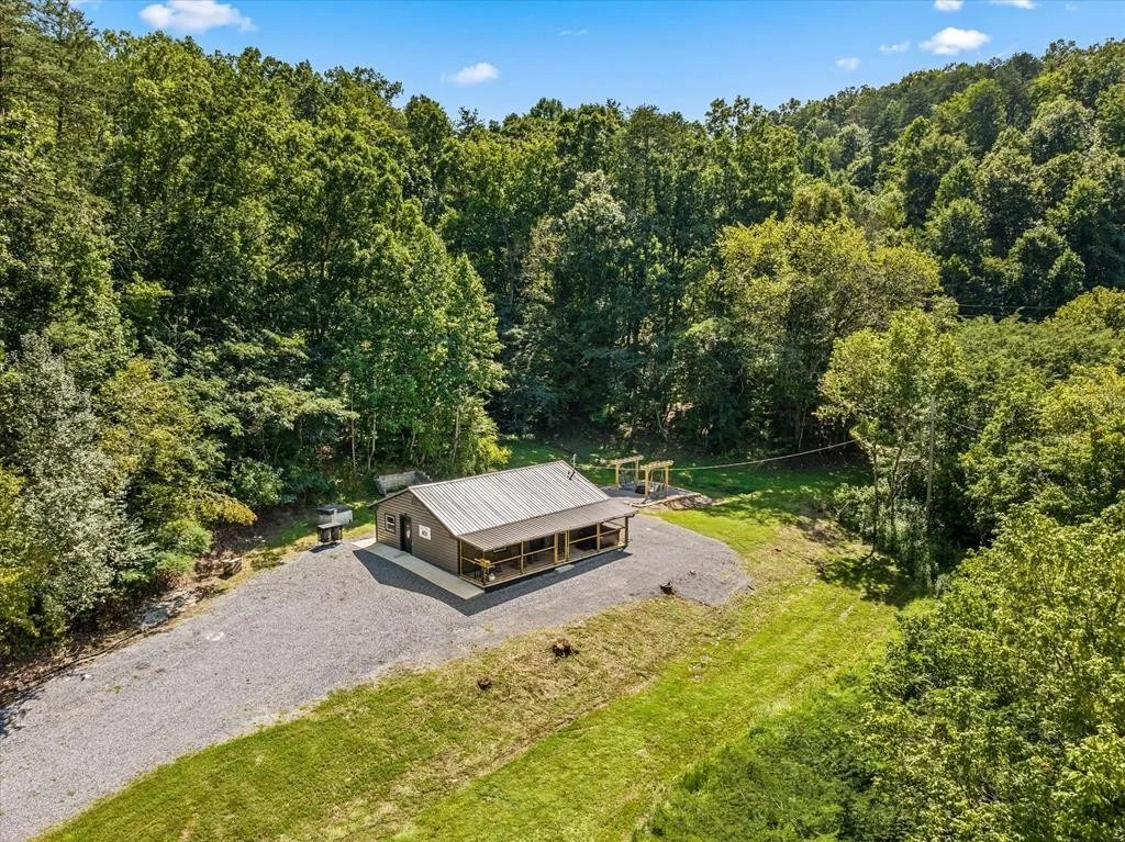 Photo of 901 Sharp Hollow Road