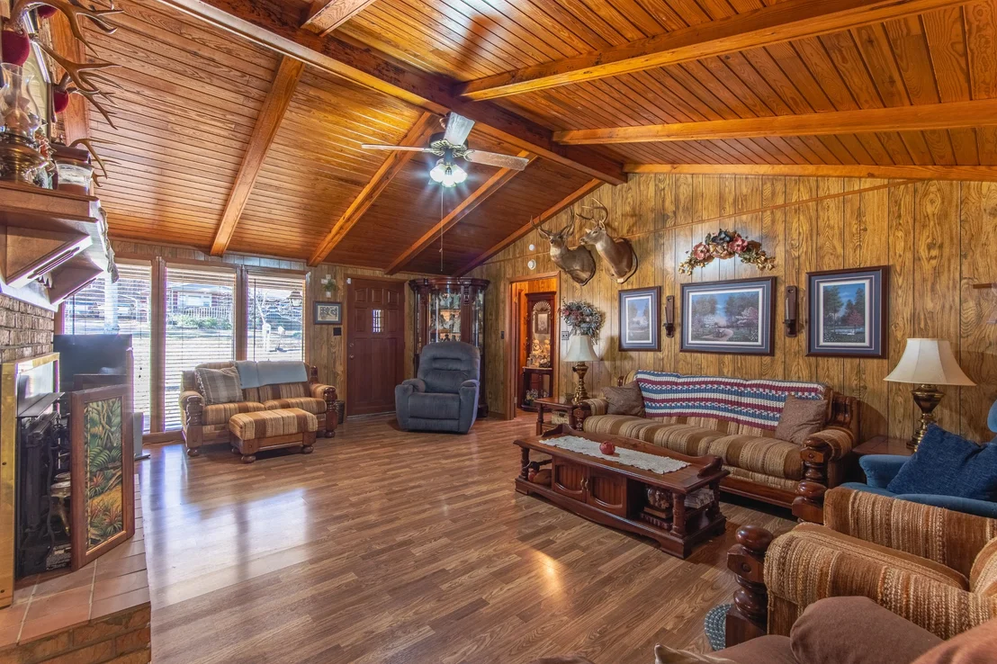 Photo of 605 Robinson Rd