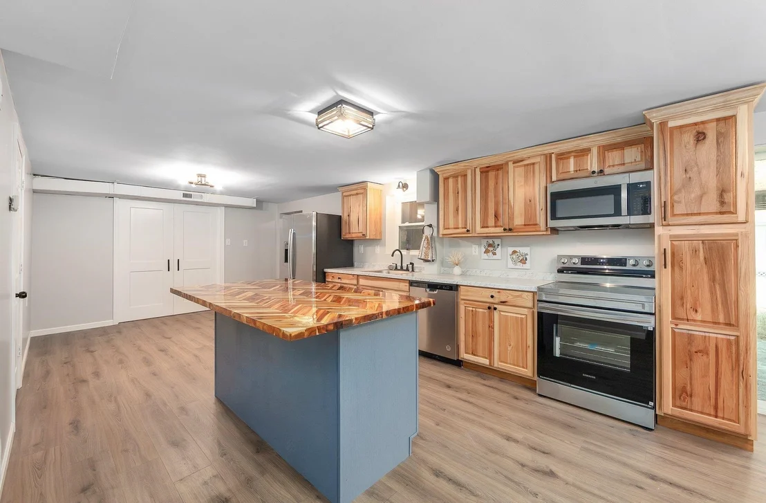 Photo of 200 HILLCREST DR