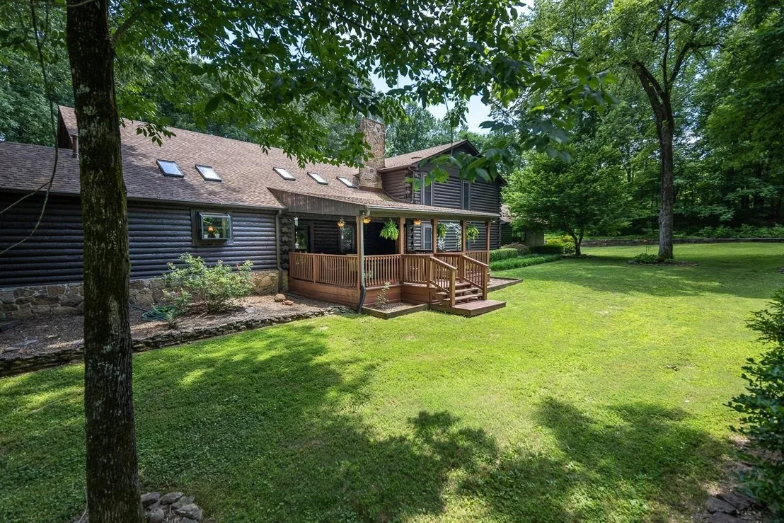 Photo of 225 EAGLE SPRING CV