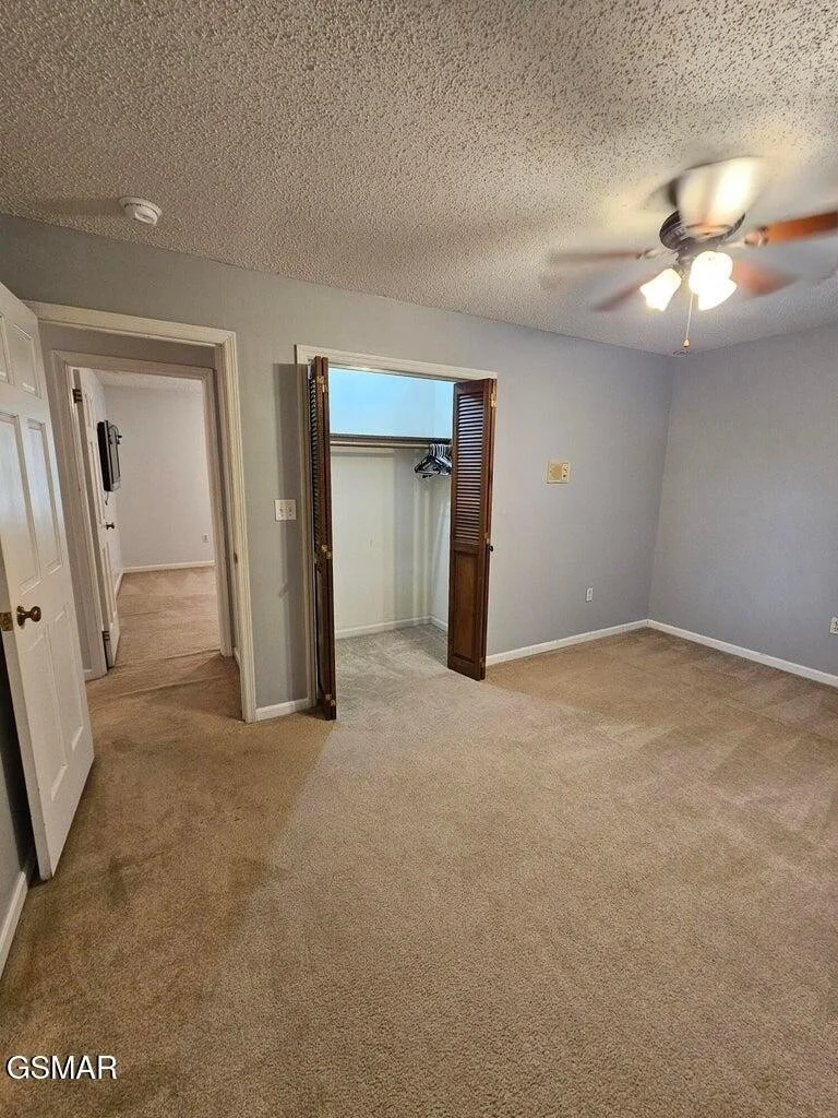 Photo of 716 White Oak Circle