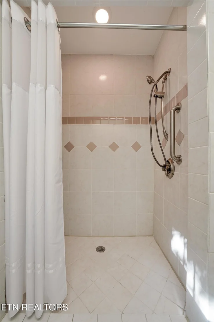 Photo of 619 Emerald Ave
