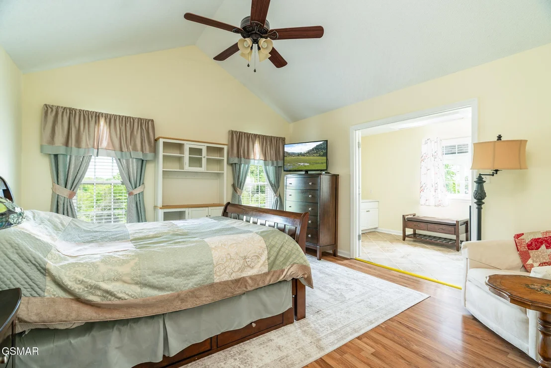 Photo of 884 River Cliff Drive