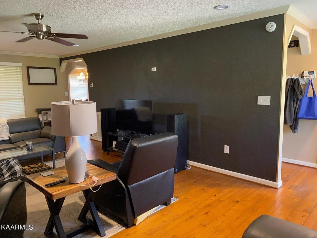 Photo of 305 Webb Rd