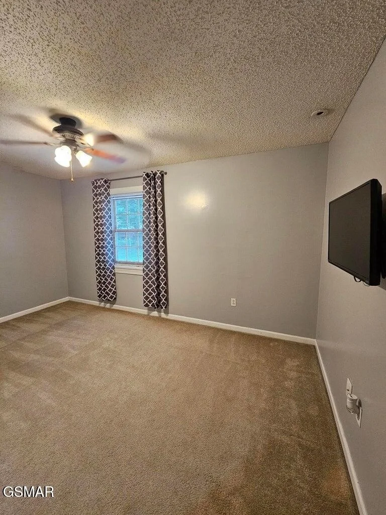 Photo of 716 White Oak Circle