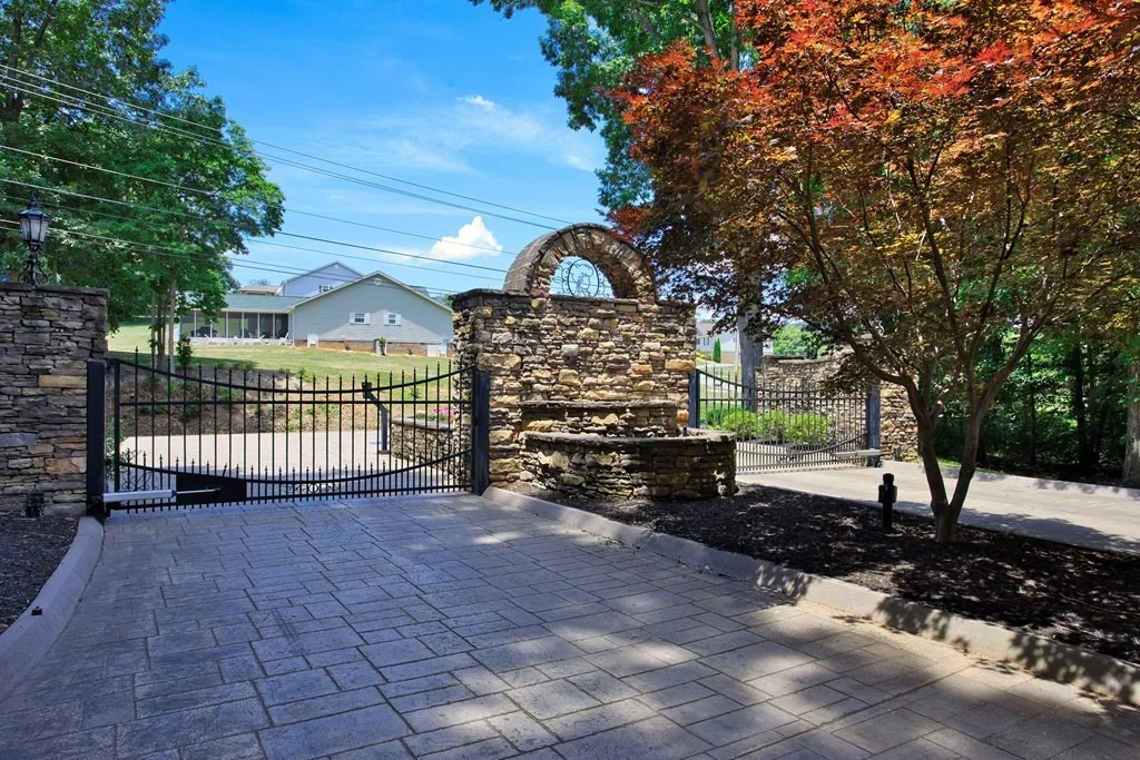 Photo of 250 Blount Circle