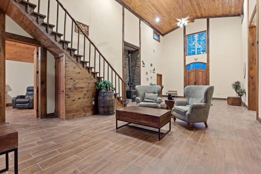 Photo of 400 Maple Trail