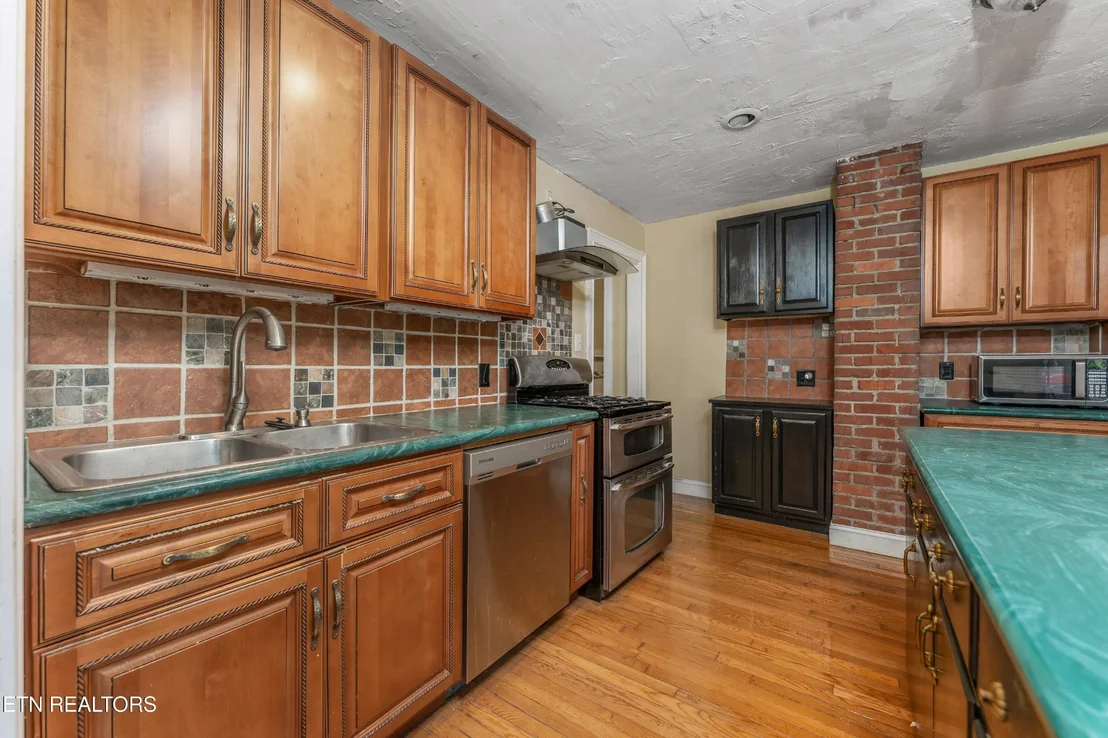Photo of 702 Meadowview Drive