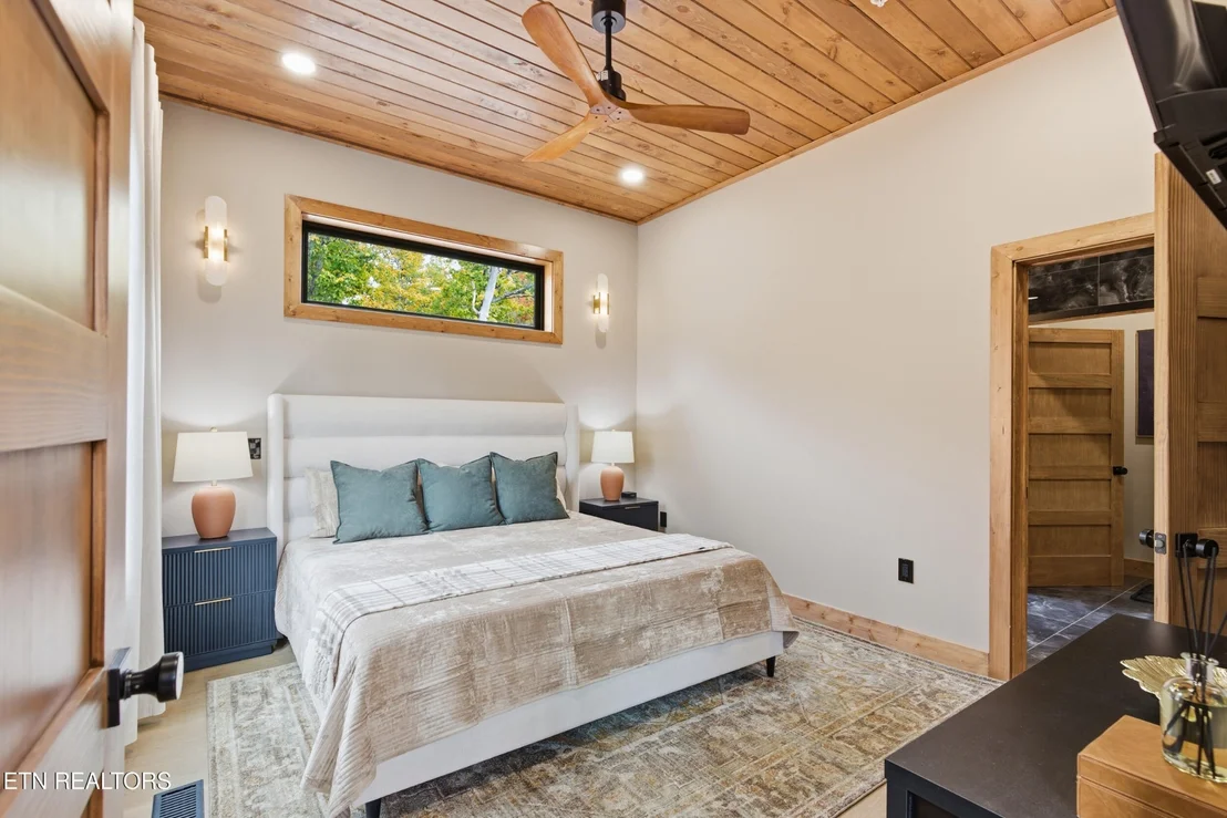 Photo of 1540 Bear Valley Rd