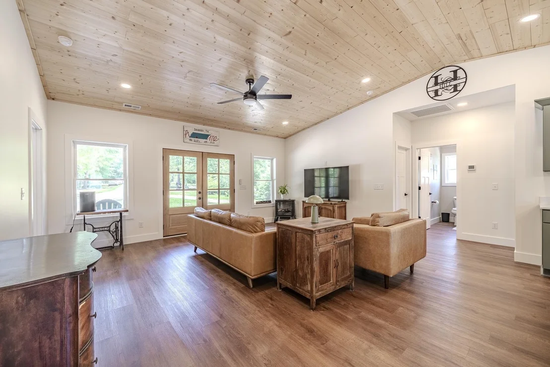 Photo of 395 WEST DR
