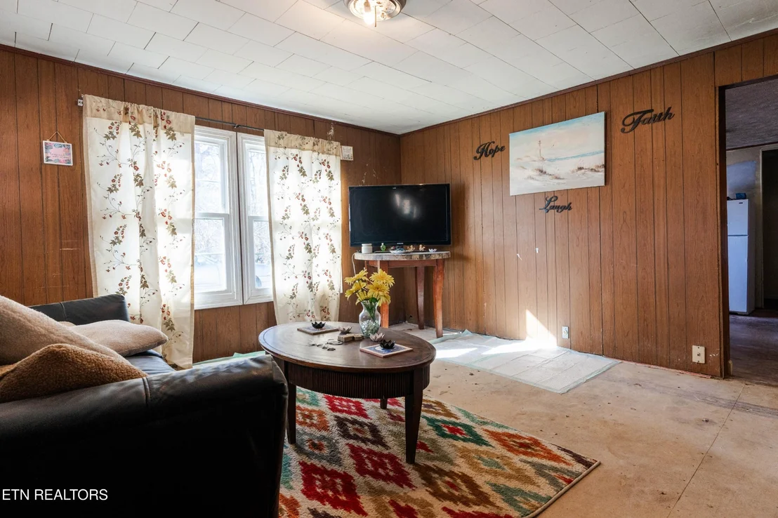 Photo of 2033 Westel Loop