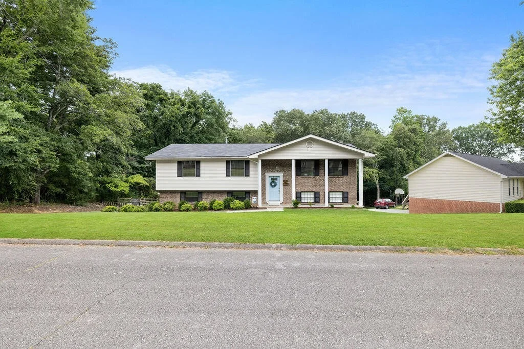 Photo of 8692 Arbutus Drive