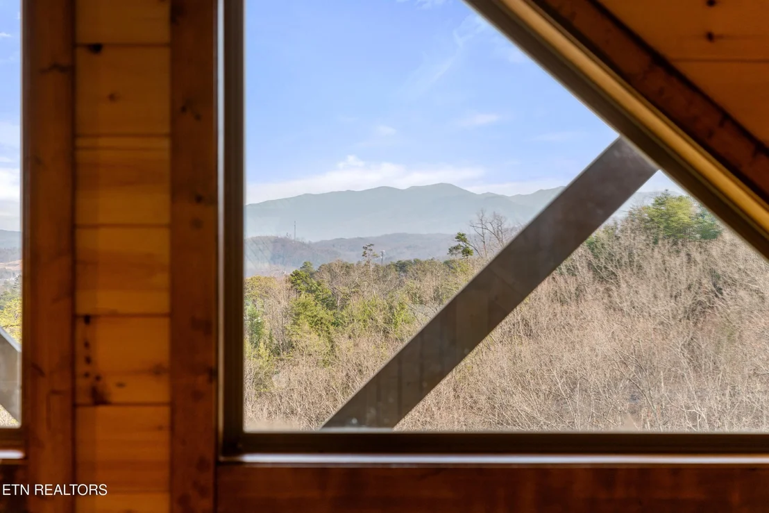 Photo of 804 Peak Loop Way
