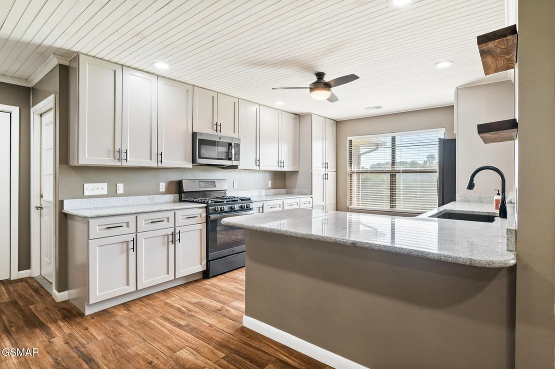 Photo of 2115 Bradley Lane