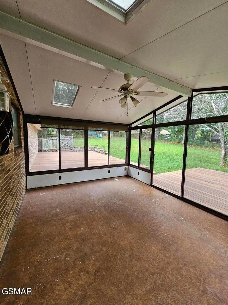Photo of 716 White Oak Circle