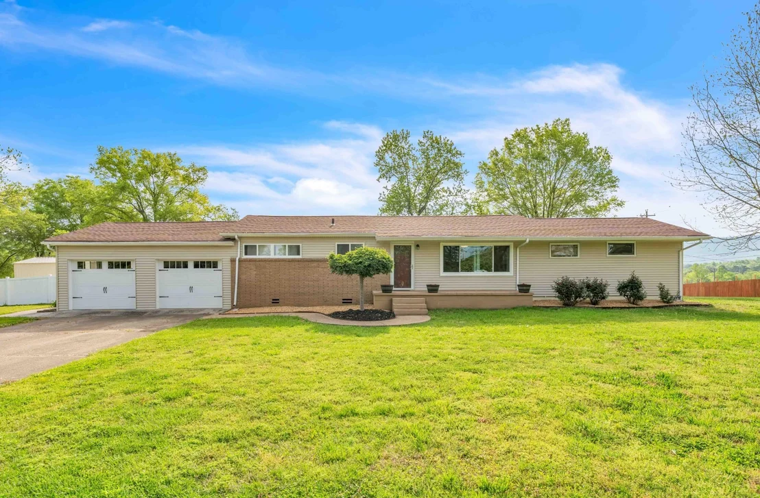 Photo of 425 Hillcrest Circle