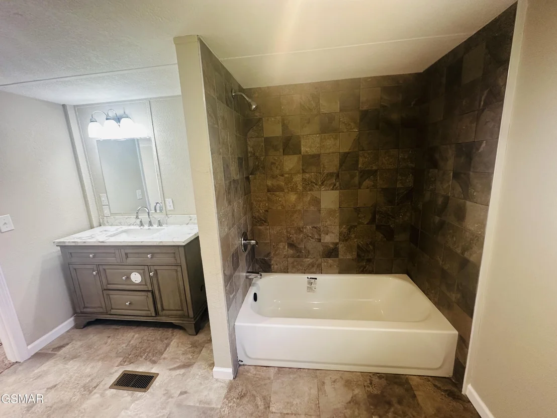 Photo of 971 Lee Road