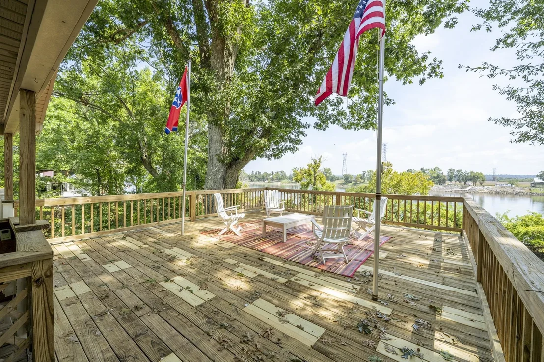 Photo of 649 NARROWS LN
